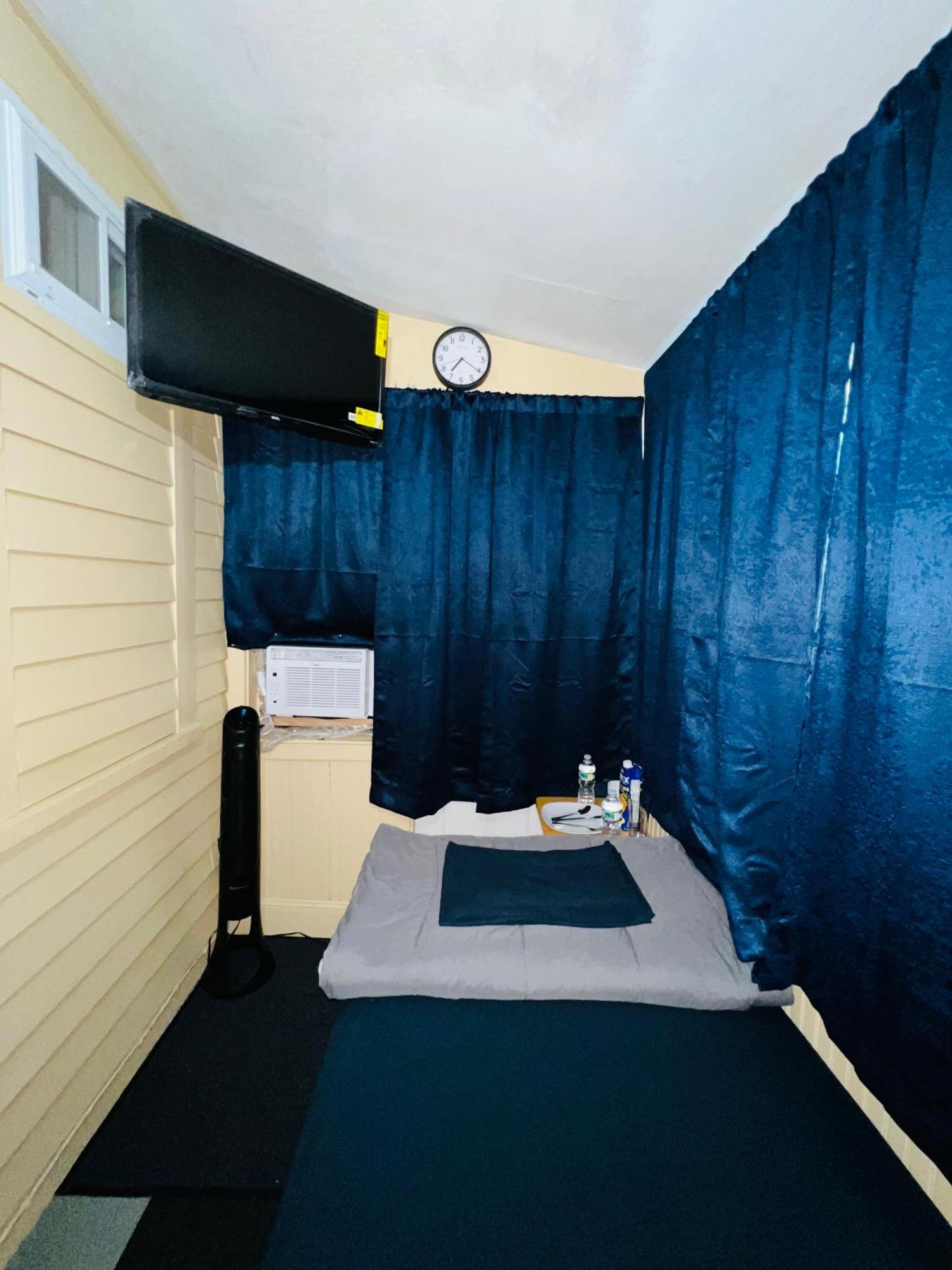 Budget Room Minutes From Downtown Hartford Extérieur photo